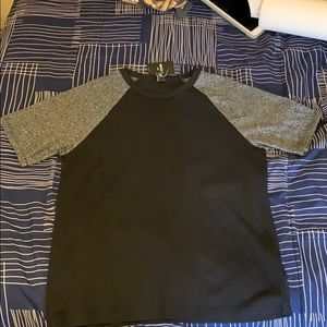 Forever 21 Men’s black tee